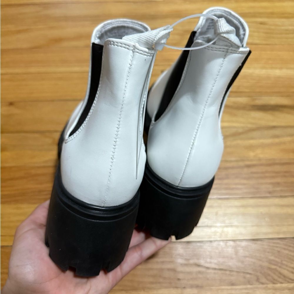 Steve Madden | Howler Chelsea Boot - Picture 6 of 8